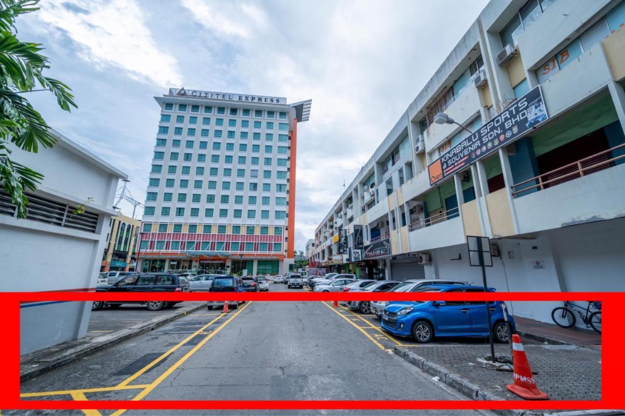 A Residence @ Between Hilton & Cititel Hotel Kota Kinabalu Extérieur photo